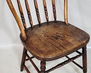 2378 - Early Windsor back chair 31 x 15.5 x 16 does have bottom dowel, found after photo taken
