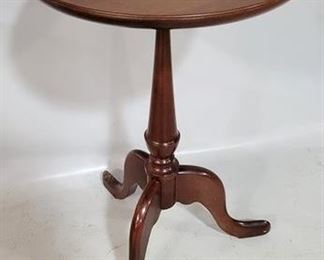 2379 - Vintage mahogany candle stand - 22 x 14
