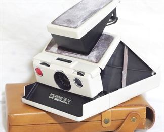 2608 - Expandable Polaroid Camera in Case 2" x 8" x 5"
