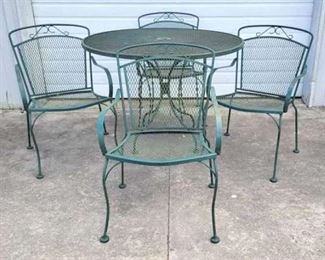 3251 - Outdoor Patio Table w/ 4 chairs Table - 30 x 42 Chairs - 33 x 22 x 18
