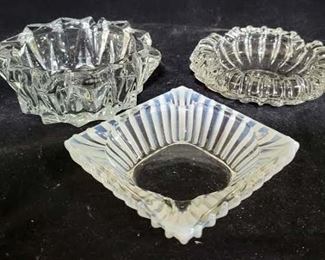3259 - 3 Vintage Glass Ashtrays One opalescent glass
