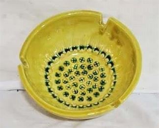3264 - Made in Italy Pottery Ashtray - 6.75 x 3
