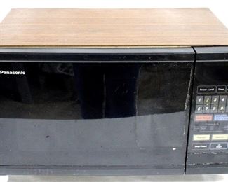 4095 - Panasonic Microwave 20" x 14" x 12"
