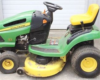 4157 - John Deere 102 5-Speed 42" Deck Riding Mower Untested/Dead Battery
