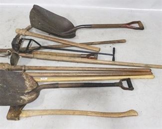 4175 - Lot of Assorted Yard Tools
