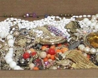 4204 - Lot of Assorted Costume Jewelry
