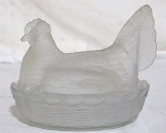 4210 - Frosted Glass Hen on Nest - 7.5 x 6

