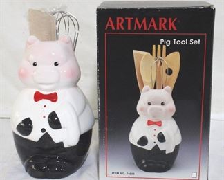 4236 - Artmark Pig Tool Set in Original Box
