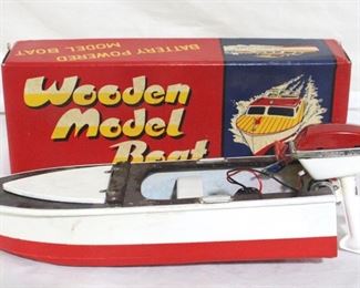 4240 - Union Battery Powered Wood Model Boat w/ original box
