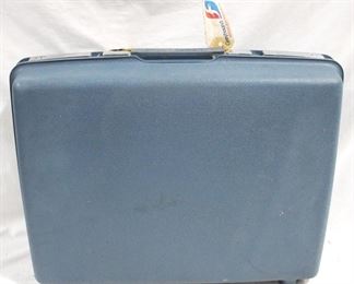 4369 - Vintage Samsonite Suitcase 20" x 18" x 6"
