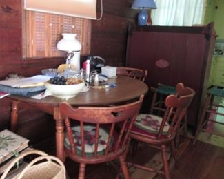 Nice Kitchen set w/ 4 chairs