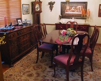 Beautiful Dining Table with 6 Chairs 2 Leaves Complete with Table Covers