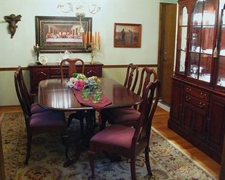 Beautiful Dining Table with 6 Chairs 2 Leaves Complete with Table Covers