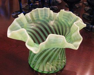 Uranium Glowing Glass Ruffled Dish