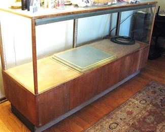 Shop Display Counter Glass Case with Sliding Doors and Shelves in back