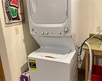 GE GUD27ESSM1WW Washer/Dryer Combo
