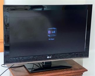 LG 32LK450 32” Television
