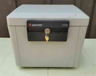 Sentry Safe 1170 With Keys
