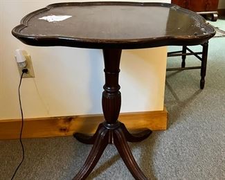 Vintage Mahogany Pedestal Table

