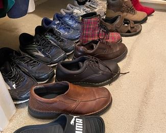 Lots of shoes, Dr, Martins, Puma, Timber wolf, Brooks, Dr. Shoals, and so many more great brands. 