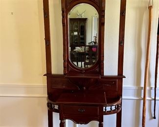 Beautiful antique hall tree, beautiful!!