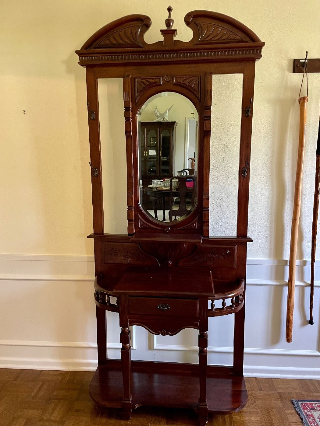 Beautiful antique hall tree, beautiful!!