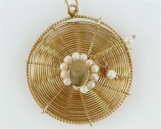3.9 Grams Fine 14K Yellow Gold Wire Straw Pearl Hat Pendant
