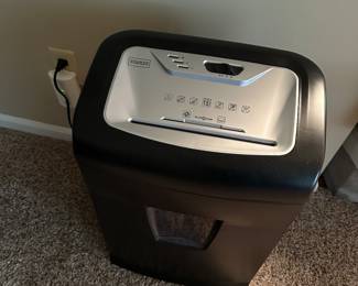 PAPER SHREDDER