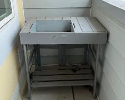 Potting Stand By Esscherts Garden