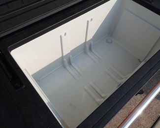 OUTDOOR BEVERAGE SERVER