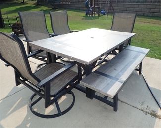 OUTDOOR TABLE & CHAIRS - BENCH