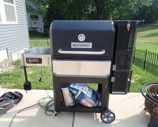 MASTERBUILT GRILL