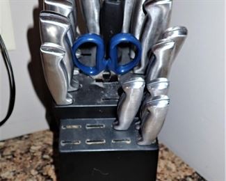 KNIFE BLOCK AND KNIVES