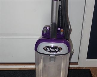 SHARK VAC