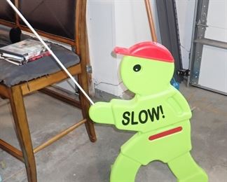 SLOW TRAFIC SIGN