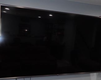 LARGE SCREEN TV
