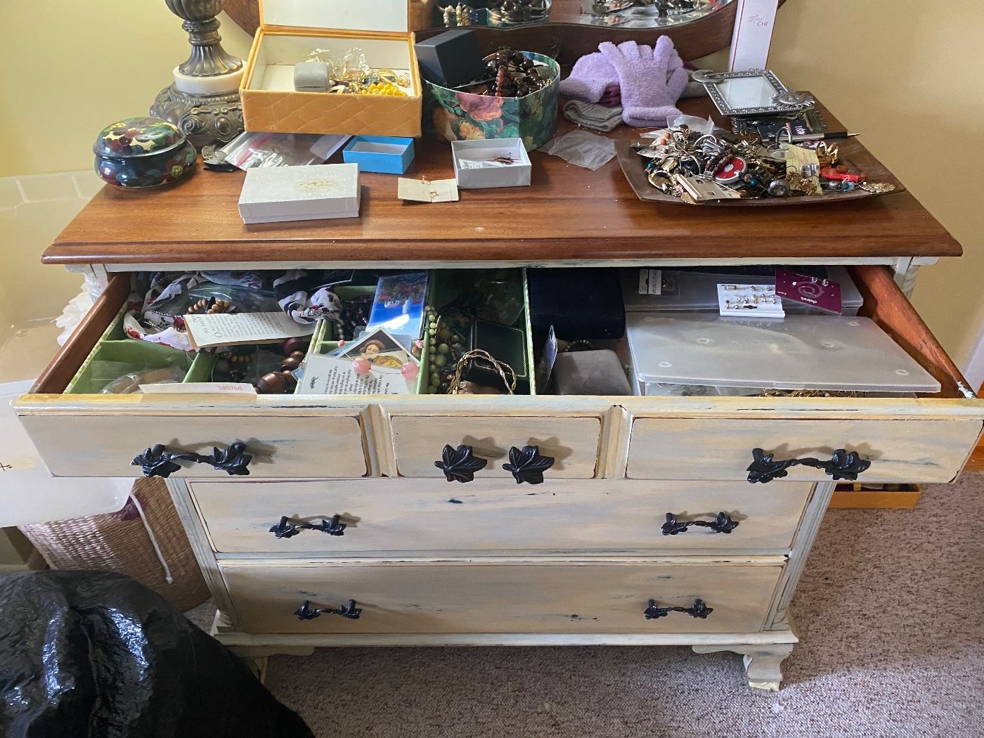 huge-estate-sale-with-vintage-and-antique-items-starts-on-8-5-2023