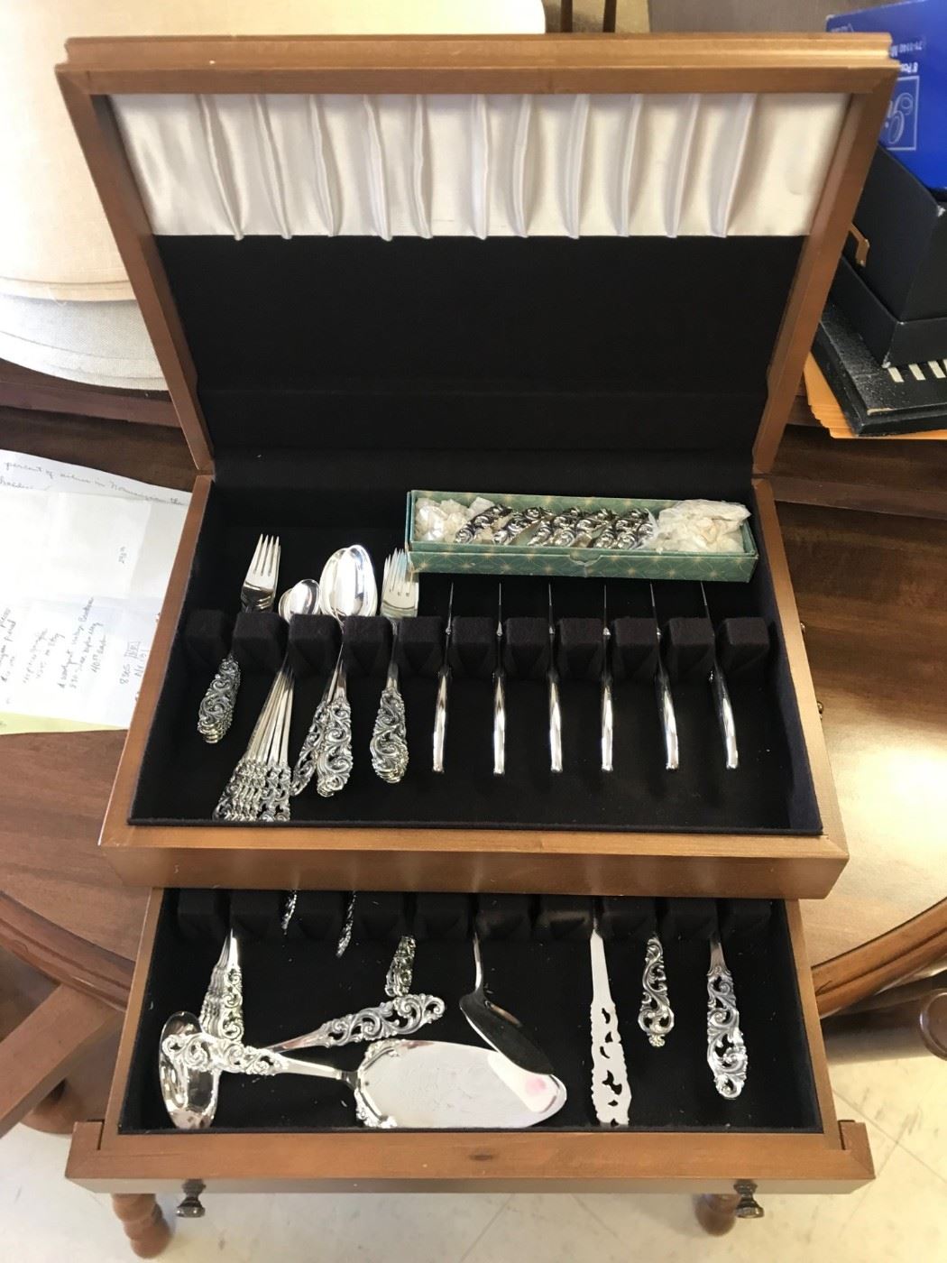 800 Silverware in Box