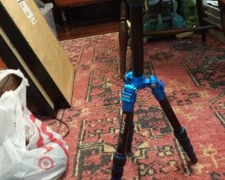 MePhoto Aluminum Tripod