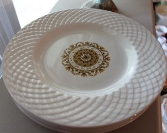 Wedgwood England Tunstall LTD Gold Medallion Enoch Dinner Plates China