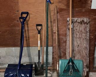 shovels, garage tools, rakes, snow shovels
