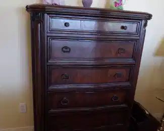 Chest of drawers