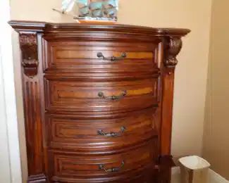 Chest of drawers