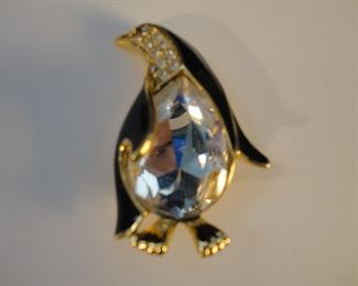 Vintage Trifari Penguin Brooch Pinback Crystal Jelly Belly Rhinestone Goldtone