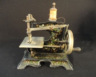 
Antique 1950's ESSIX Muller Childs Toy Sewing Machine - WORKS! 