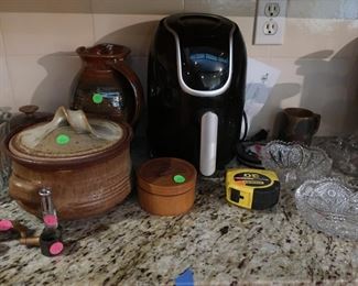 small   air  fryer,  glass,  pottery