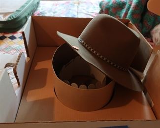 western  hat  and  box