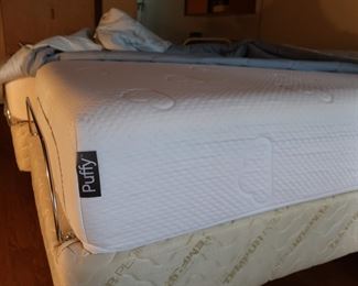 puffy  brand   twin  mattress  This  will  be   150.00  on  Monday