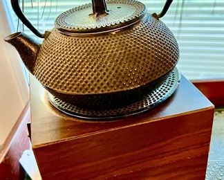 Japanese cast iron teapot. 