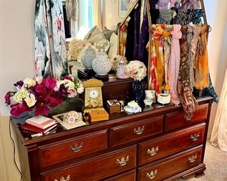 Stanley dresser and mirror. 